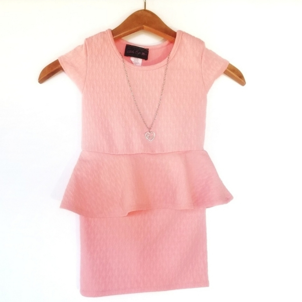 Coral/pink Sheath short sleeve dress Size 4T